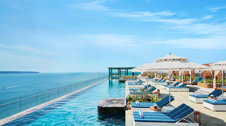 Roof-top-pool-2-taj-goa